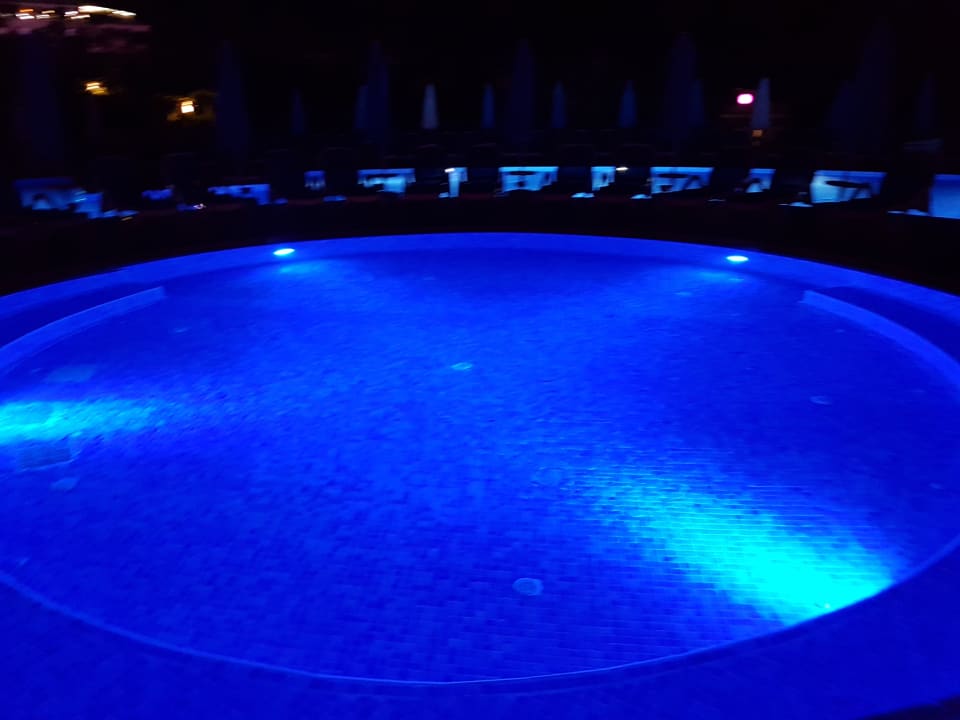 Pool Side Prenses Resort & Spa