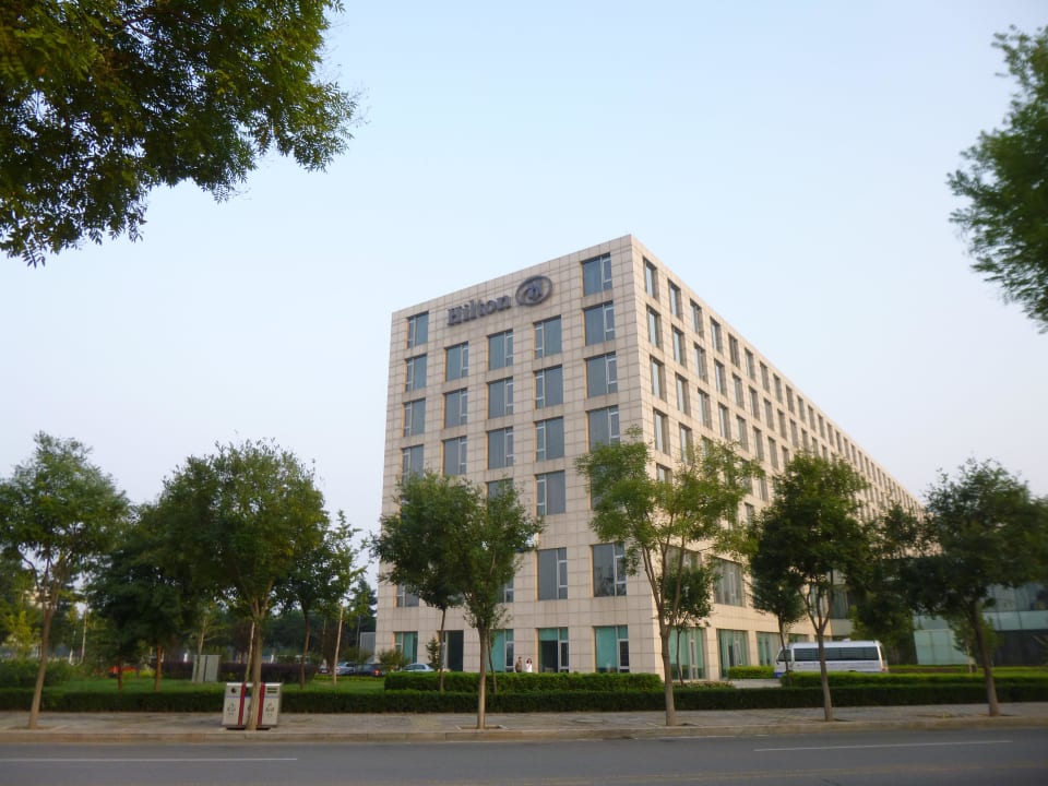 Seitenansicht beim Rundgang ums Haus Hilton Beijing Capital Airport