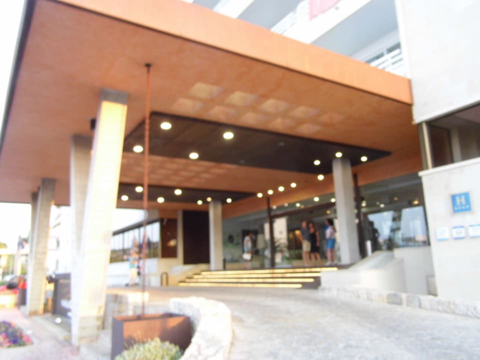 Eingangsbereich des Hotels Hotel & Spa S'Entrador Playa