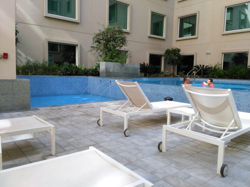 Pool Hilton Garden Inn Dubai, Mall Avenue