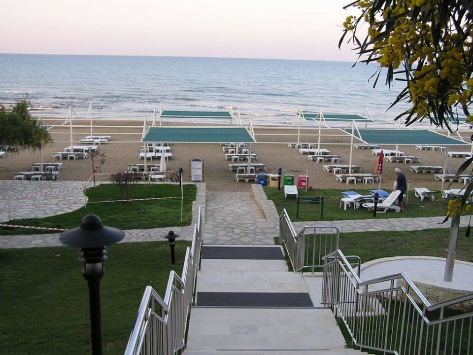 Weg zum Strand Melas Resort Hotel