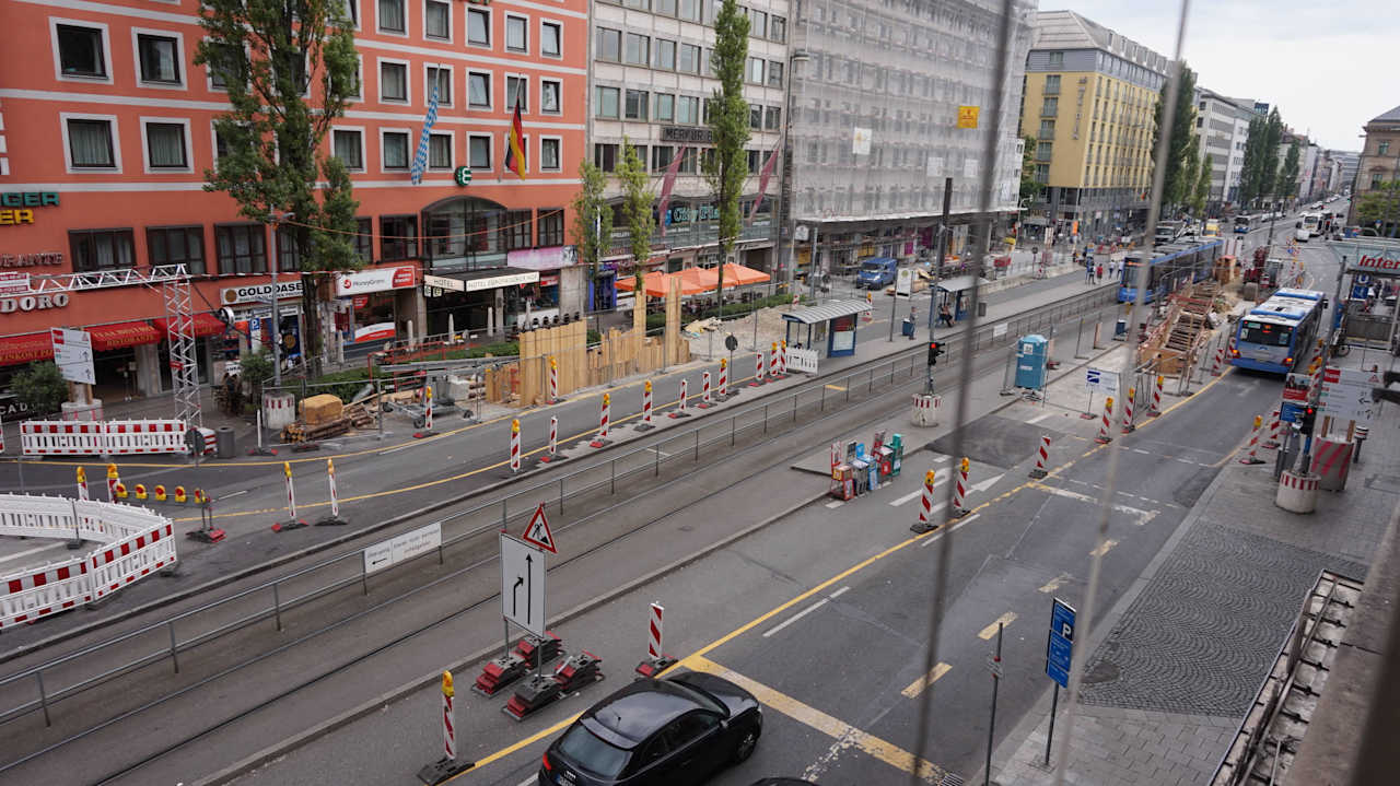 Straßenseite rechts IntercityHotel München