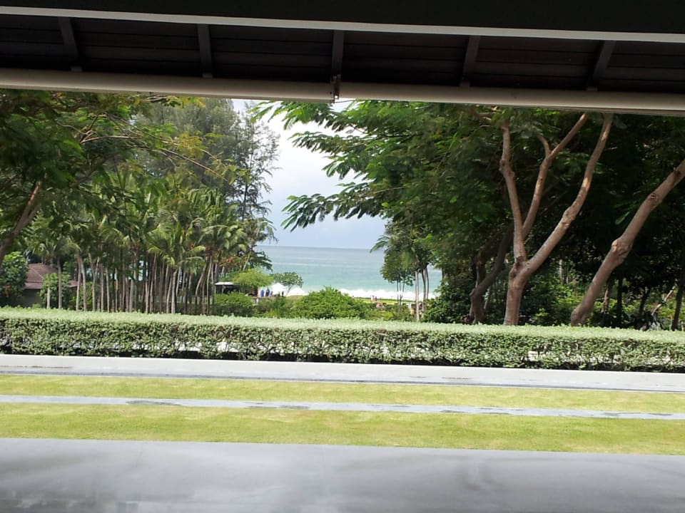 Lobby mit Blick in den Garten Dusit Thani Krabi Beach Resort