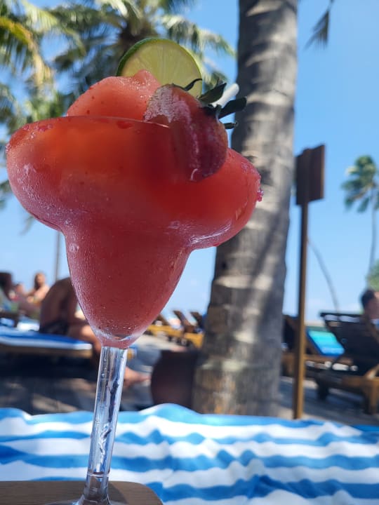 Pool Meeru Maldives Resort Island