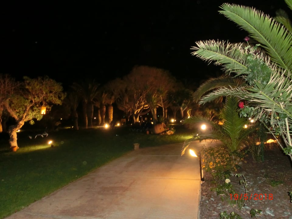 Gartenanlage Anissa Beach & Village