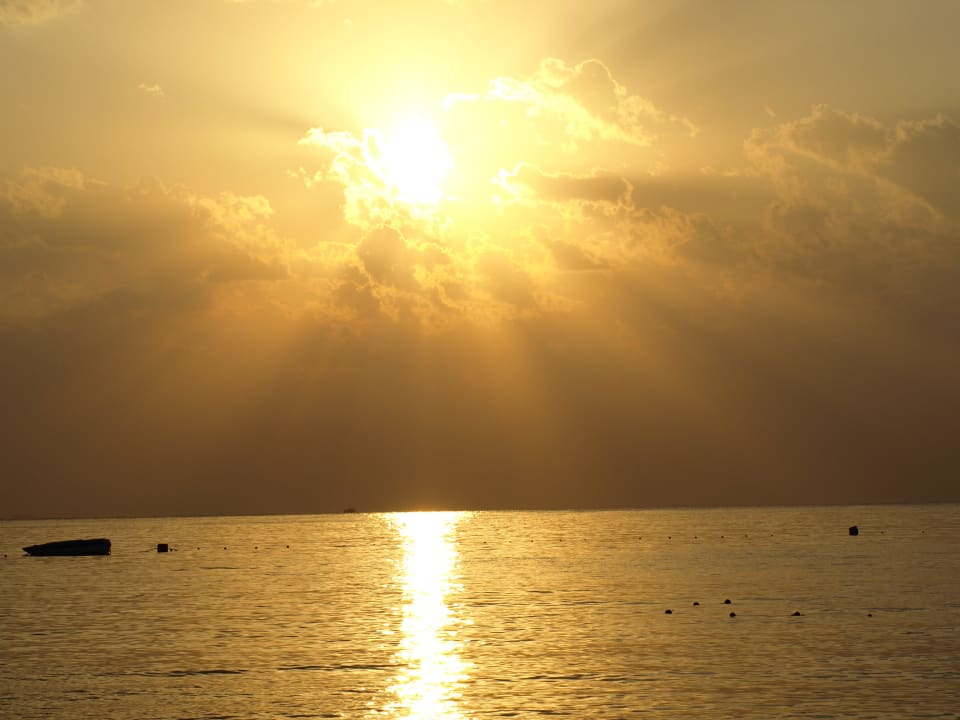 Morgensonne vom Strand aus Ghazala Beach