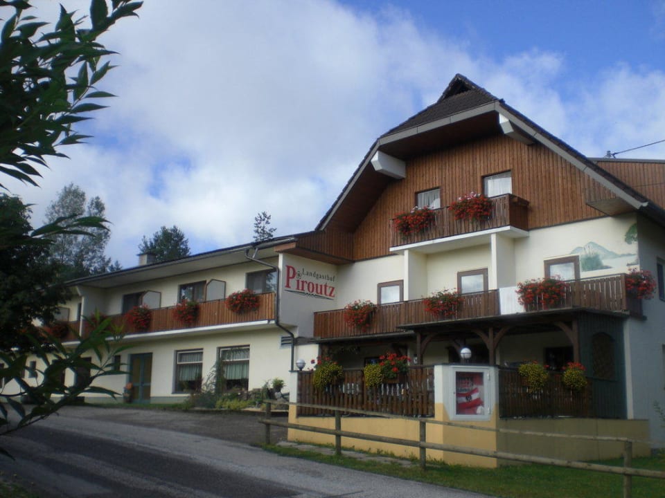 Vorderansicht Landgasthof Hotel Piroutz