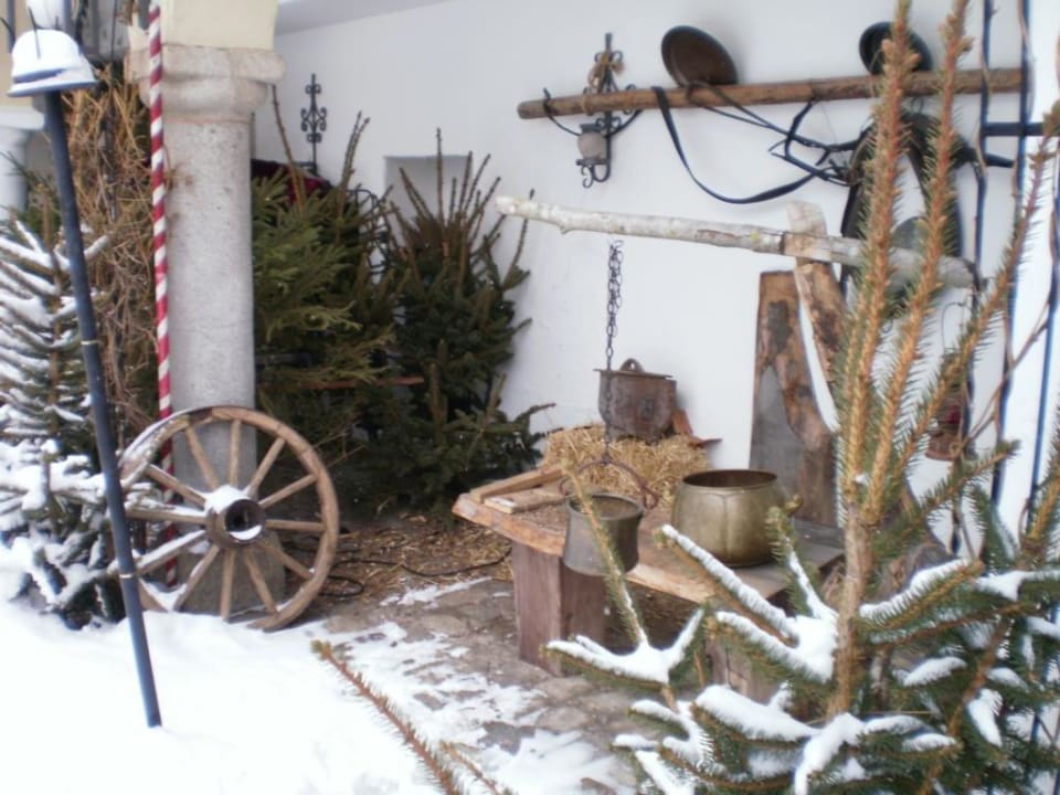 Innenhof Schloßhotel Neufahrn Schlosshotel Neufahrn