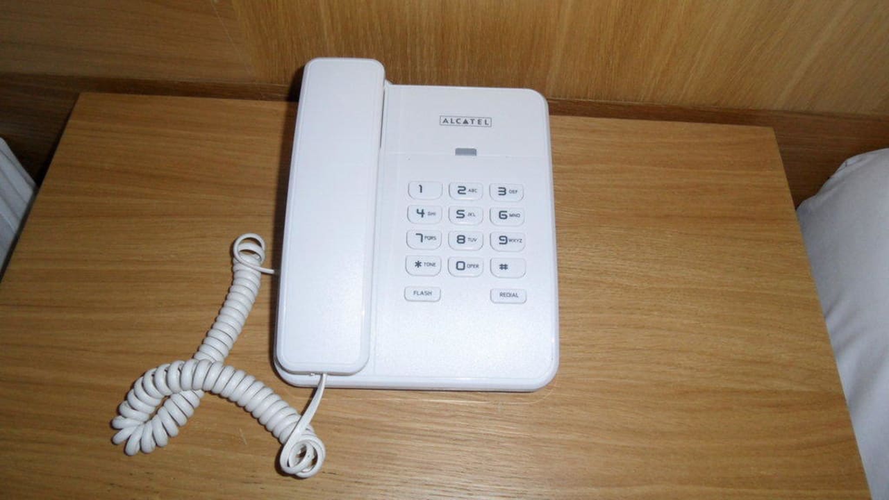 Ziemlich teuer. Lieber Telefonzelle benutzen Saphir Hotel & Villas