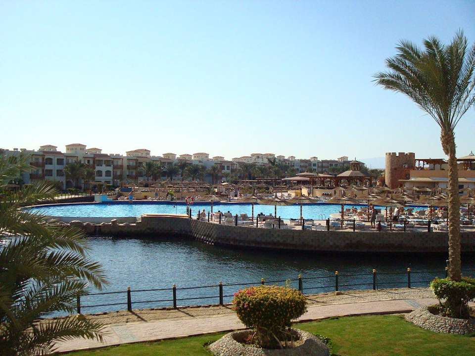 Blick vom Balkon auf Lagune und Pool Pickalbatros Dana Beach Resort - Hurghada