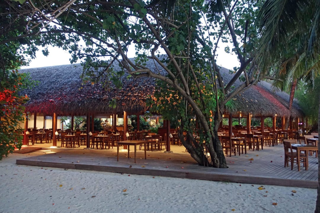 Restaurant im Abendlicht Summer Island Maldives