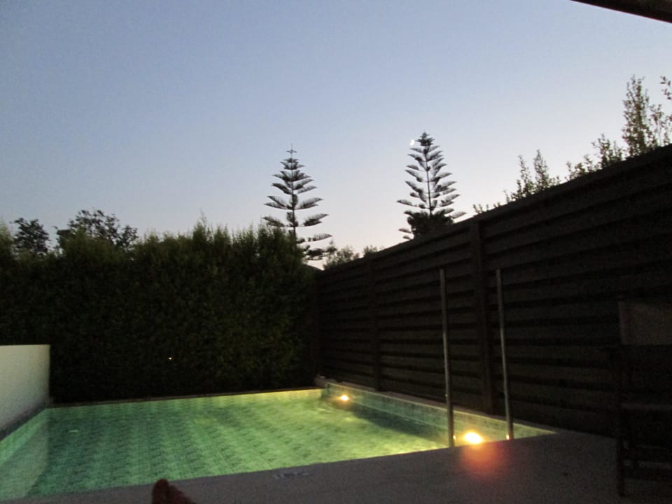 Unser toller Pool bei Nacht  TUI BLUE Oceanis Beach and Spa Resort