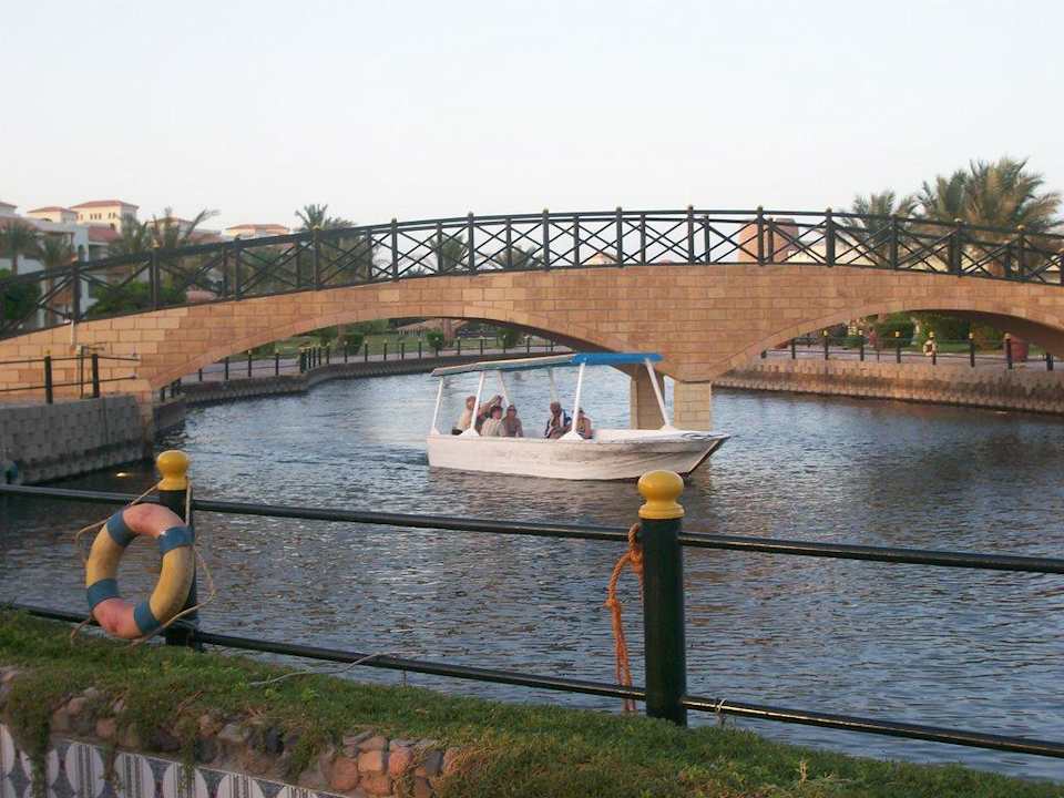 Lagune durch die Hotelanlage Pickalbatros Dana Beach Resort - Hurghada