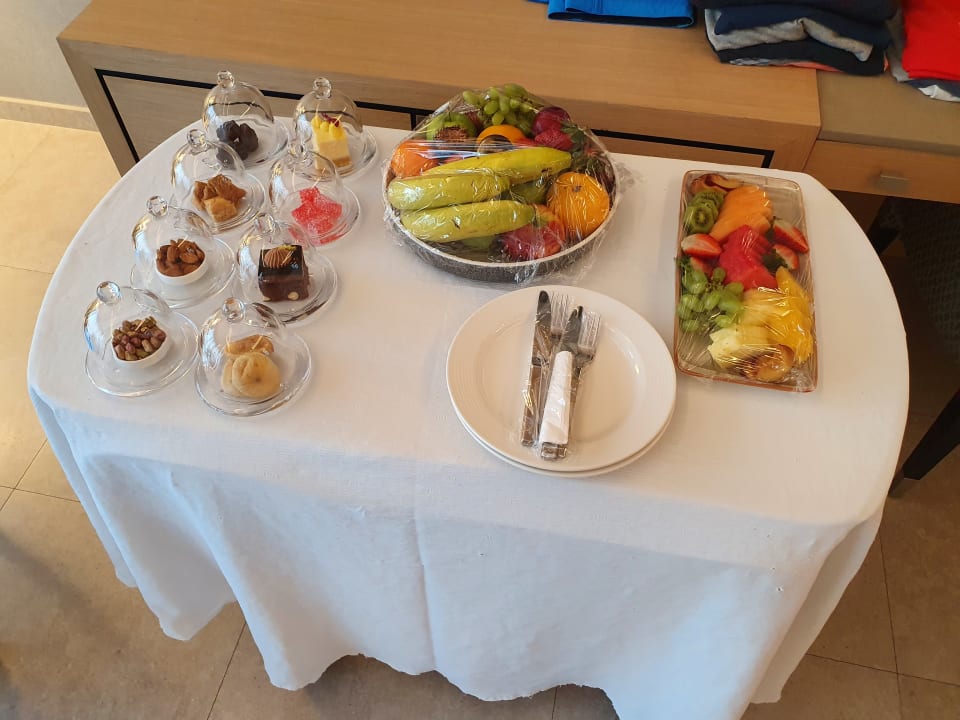 Zimmer Grand Cosmopolitan Hotel