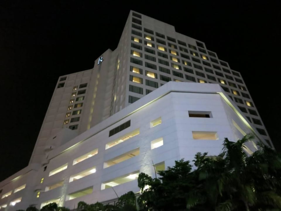 Hotel bei Nacht Hotel Renaissance Johor Bahru
