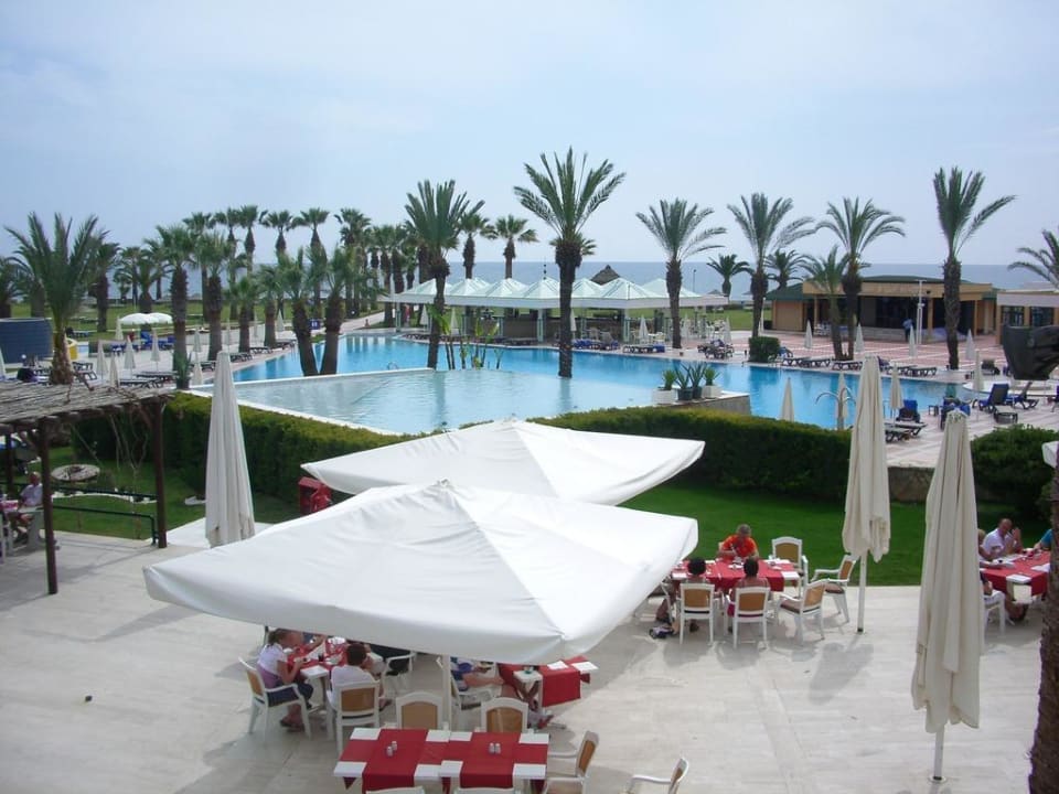 Буфет на улице Crystal Tat Beach