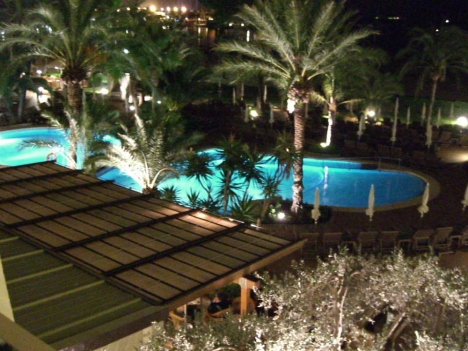 Poolbereich bei Nacht VIVA Golf - Adults only 18+