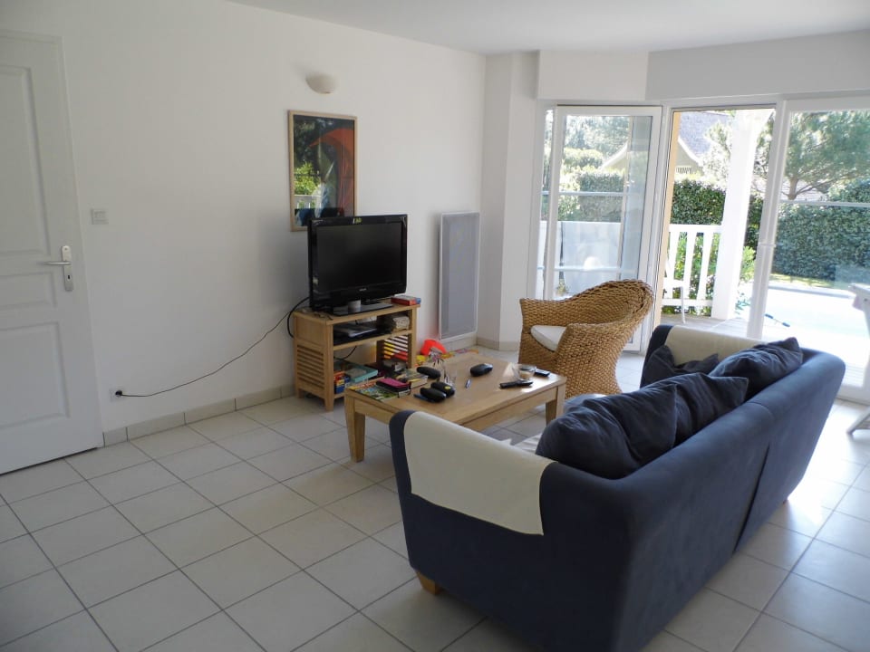 Sofa (?) mit Fernseher Holiday House Eden Club 14 Lacanau