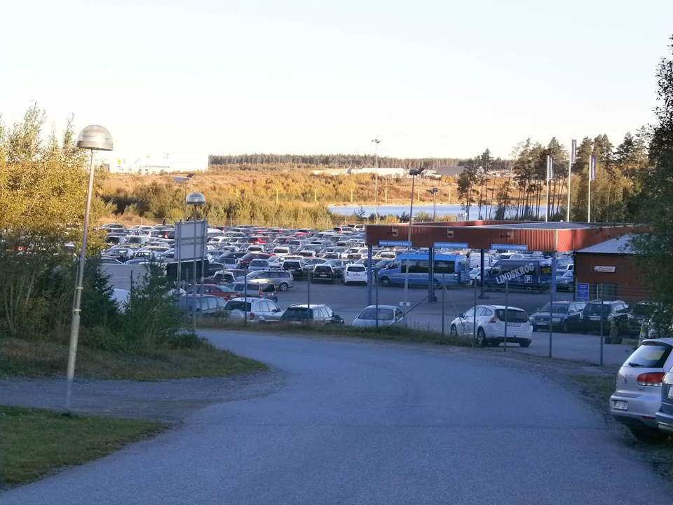 Der Airport Parkplatz vor der Tür Good Morning Arlanda