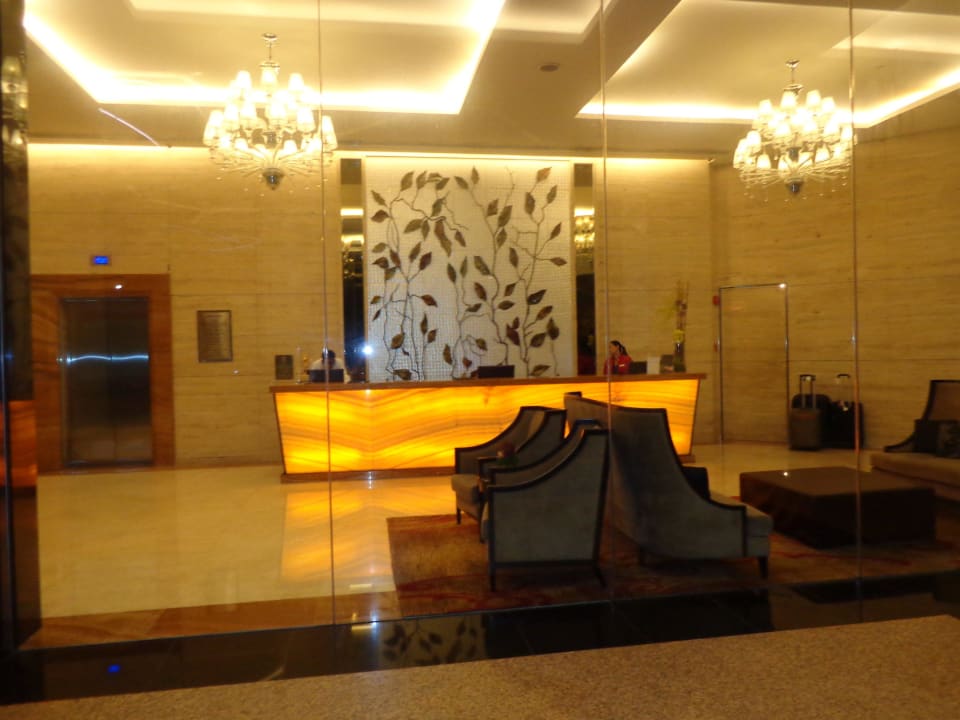 Sitzgruppe in der Lobby The Robertson House by the Crest Collection