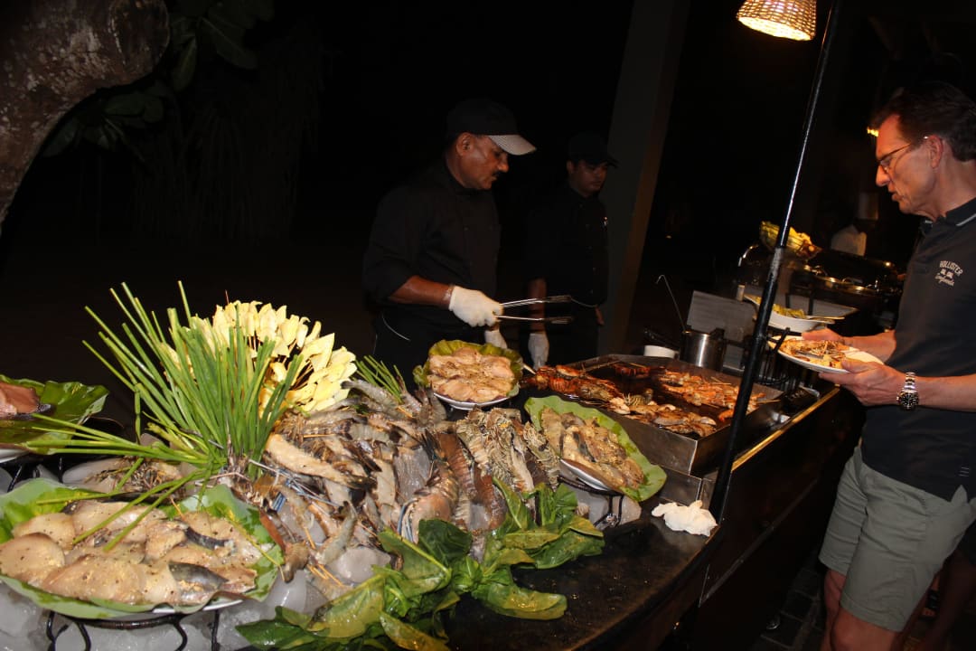 Grillstation immer frisch Hotel Jetwing Beach
