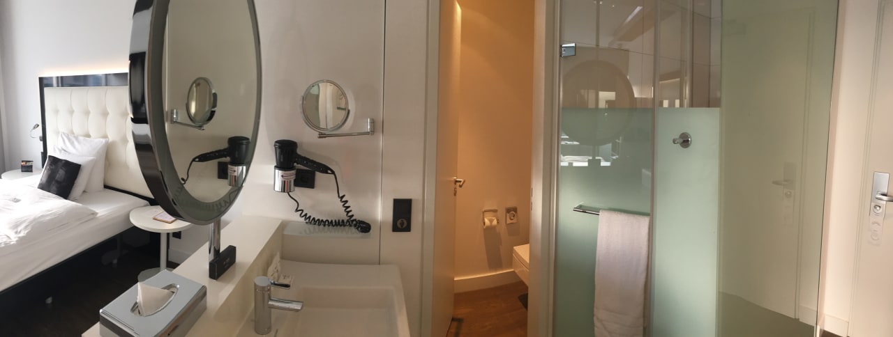 Zimmer INNSiDE by Meliá Düsseldorf Hafen