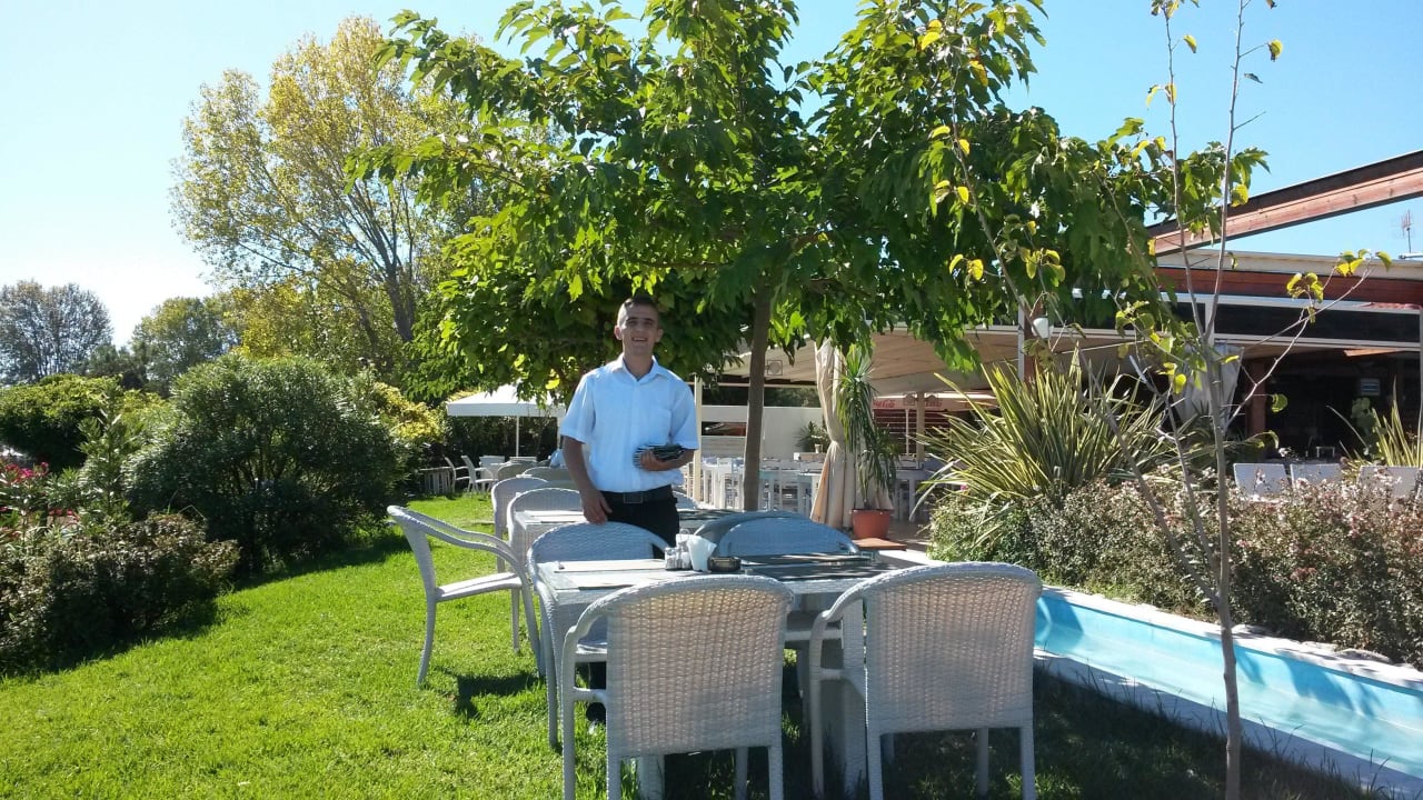 Super Service: Juli Elezi alltoura Club Hotel Poseidon Palace