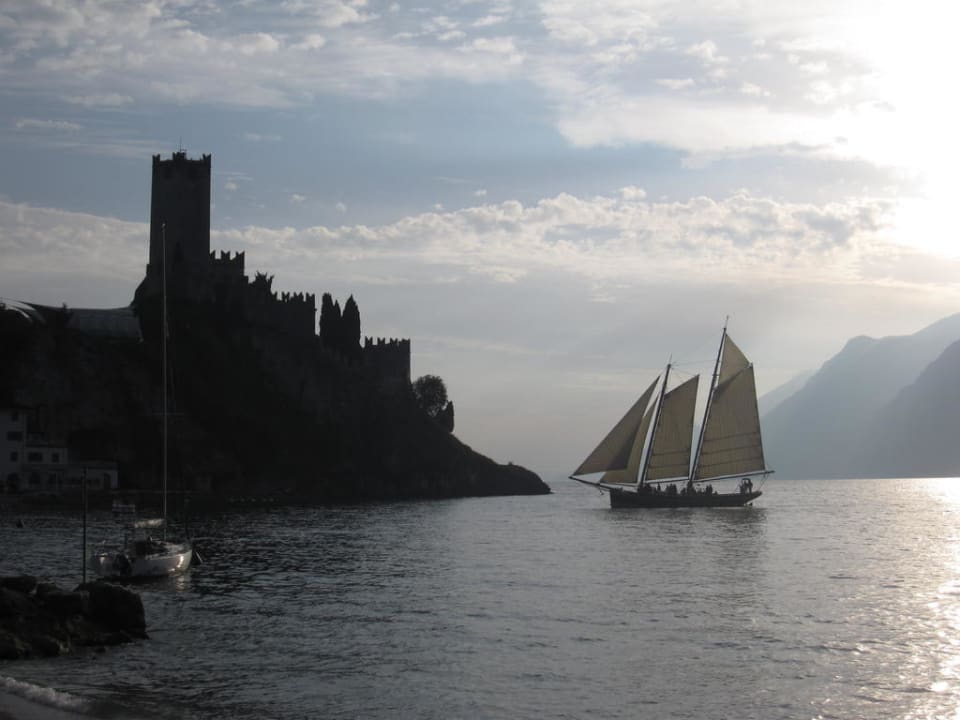 Ausblick von unserer Dachterrasse zum Schloss Hotel Castello Lake Front