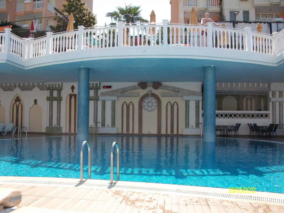 Blick auf die Poolbar Hotel Club Paradiso