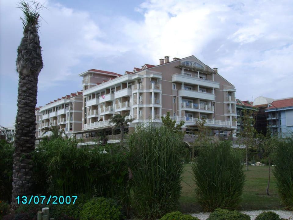 Hotelgebäude mit Garten Trendy Aspendos Beach Hotel