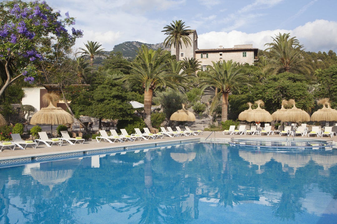 Swimming pool Hotel Es Port