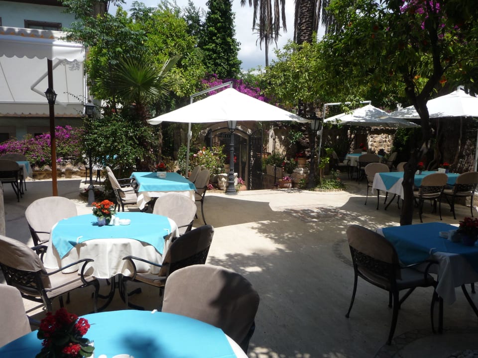 Frühstücksterrasse... Dogan Hotel by Prana Hotels & Resorts