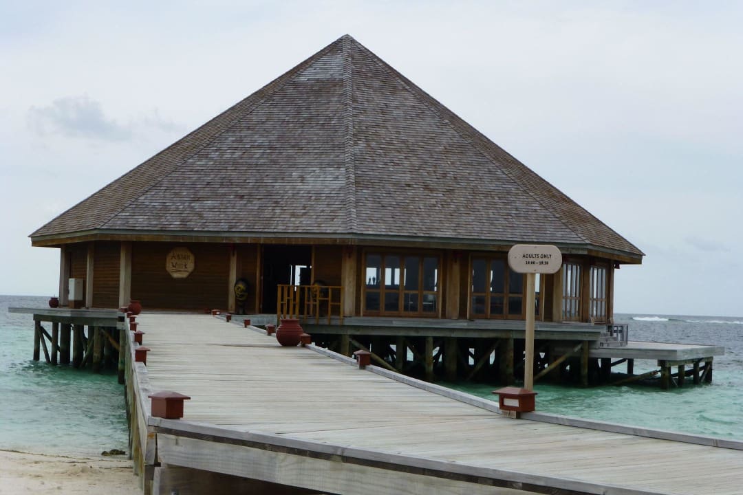 Asian Wok Restaurant Vilamendhoo Island Resort & Spa