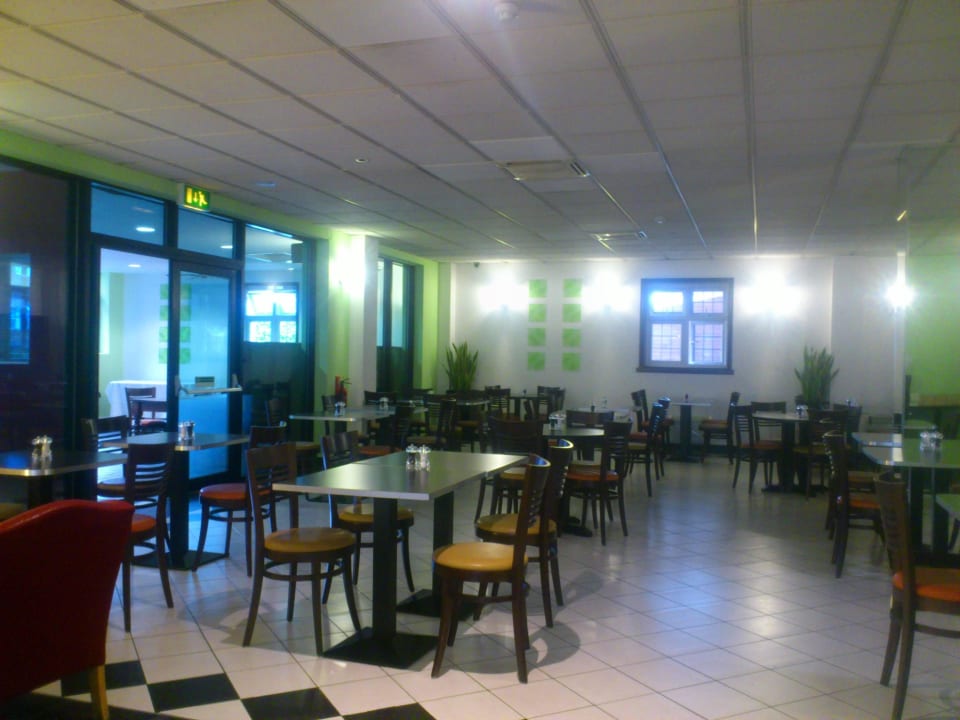 Café und Restaurant im Erdgeschoss ibis Styles London Excel