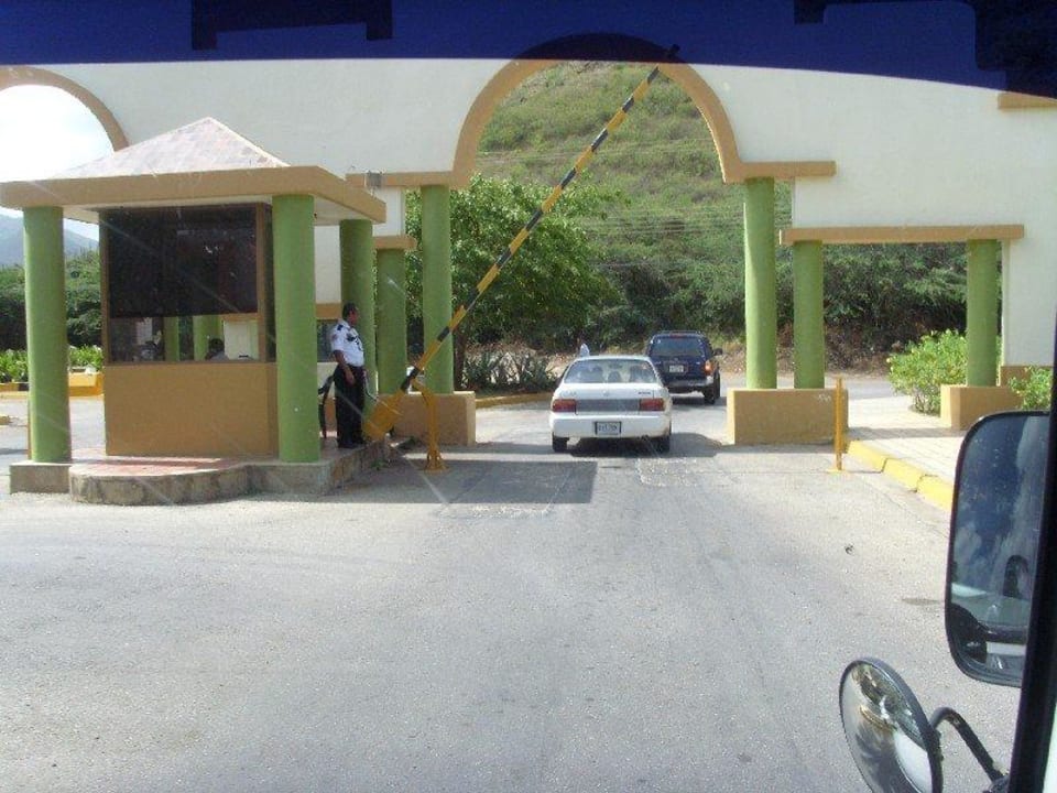 Einfahrt mit Wachpersonal Hotel Dunes Puerto Cruz