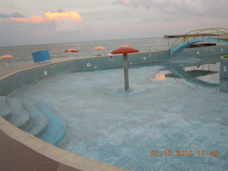 Poollandschaft am Hotelstrand Park Hotel Golden Beach