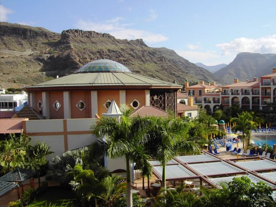 Blick auf das Eingangsgebäude Hotel Cordial Mogán Playa