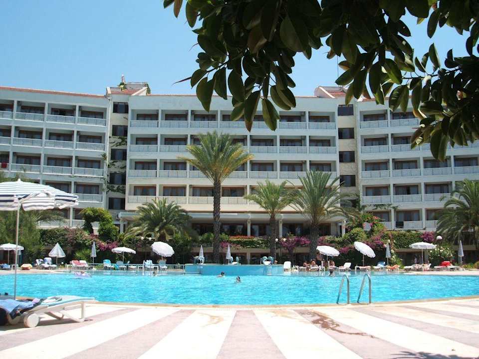 Pool und Hotel Top Hotel