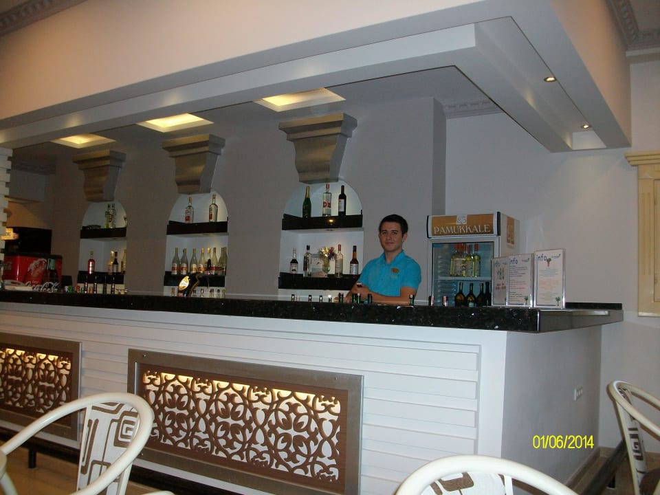 Sunsetbar mit Kellner Hotel Club Paradiso