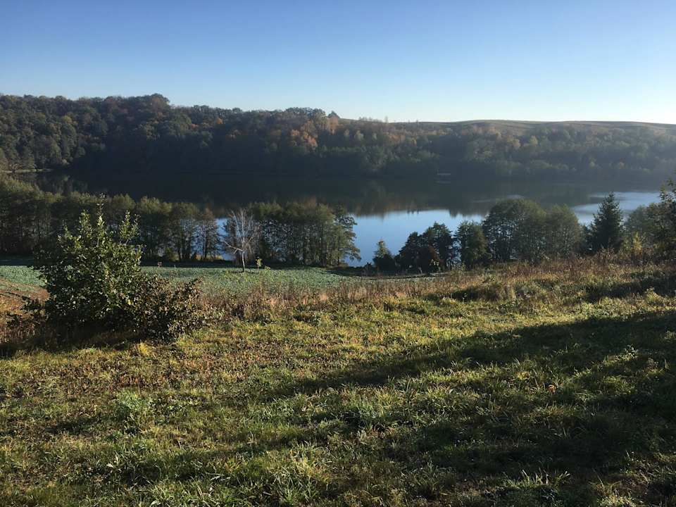 Widok z hotelu na jezioro Hotel Głęboczek Vine Resort & Spa