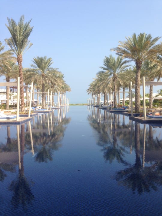 Pool am Morgen Park Hyatt Abu Dhabi Hotel and Villas