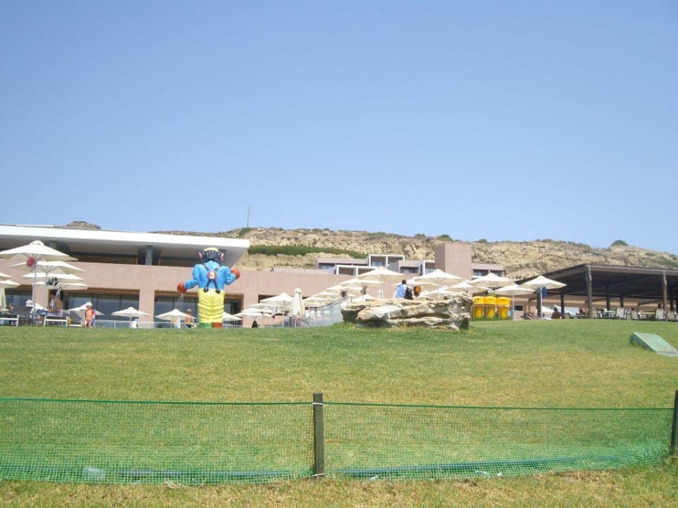 Hotelansicht vom Strand her gesehen Atlantica Mikri Poli Kos
