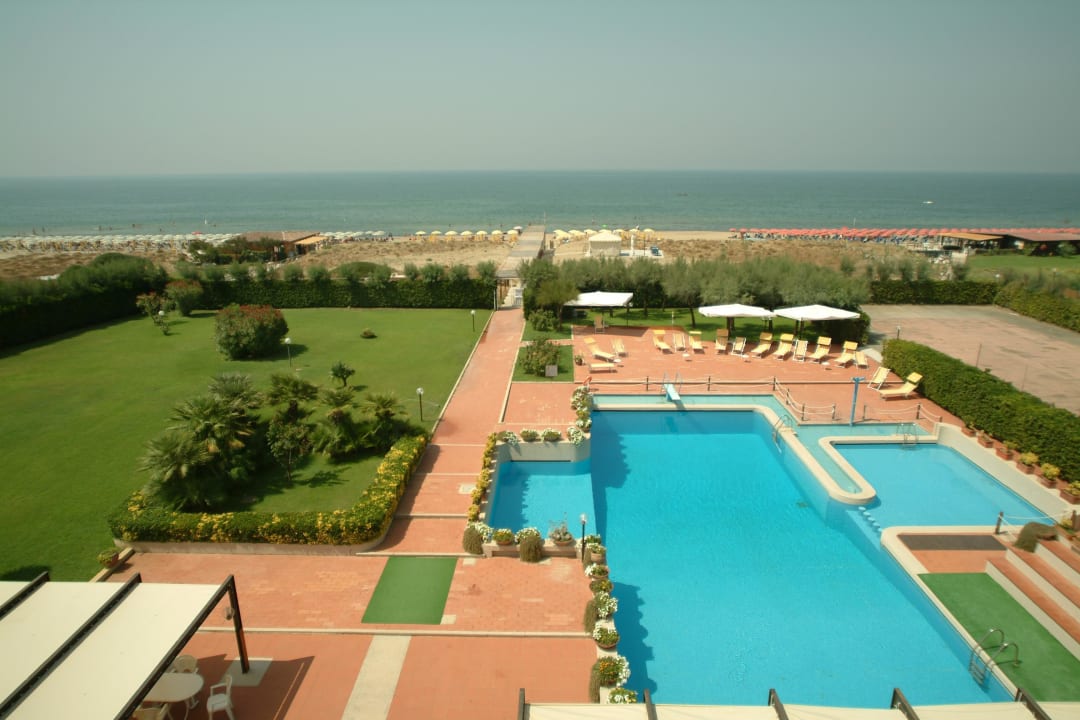 Piscina  Cumeja Beach Club & Hotel