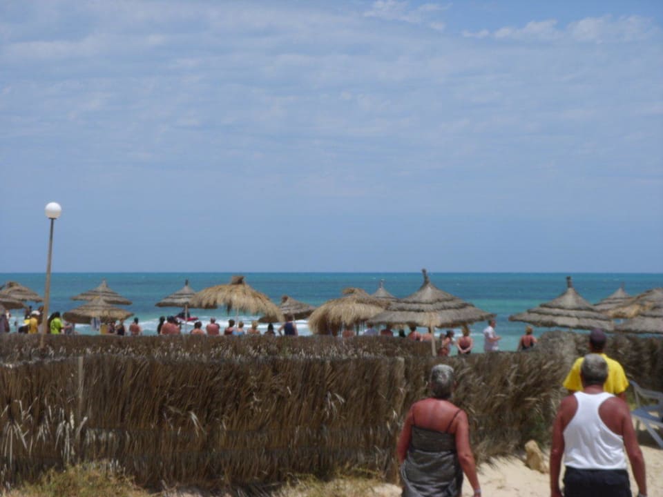 Weg zum Hotelstrand Hotel El Mouradi Djerba Menzel