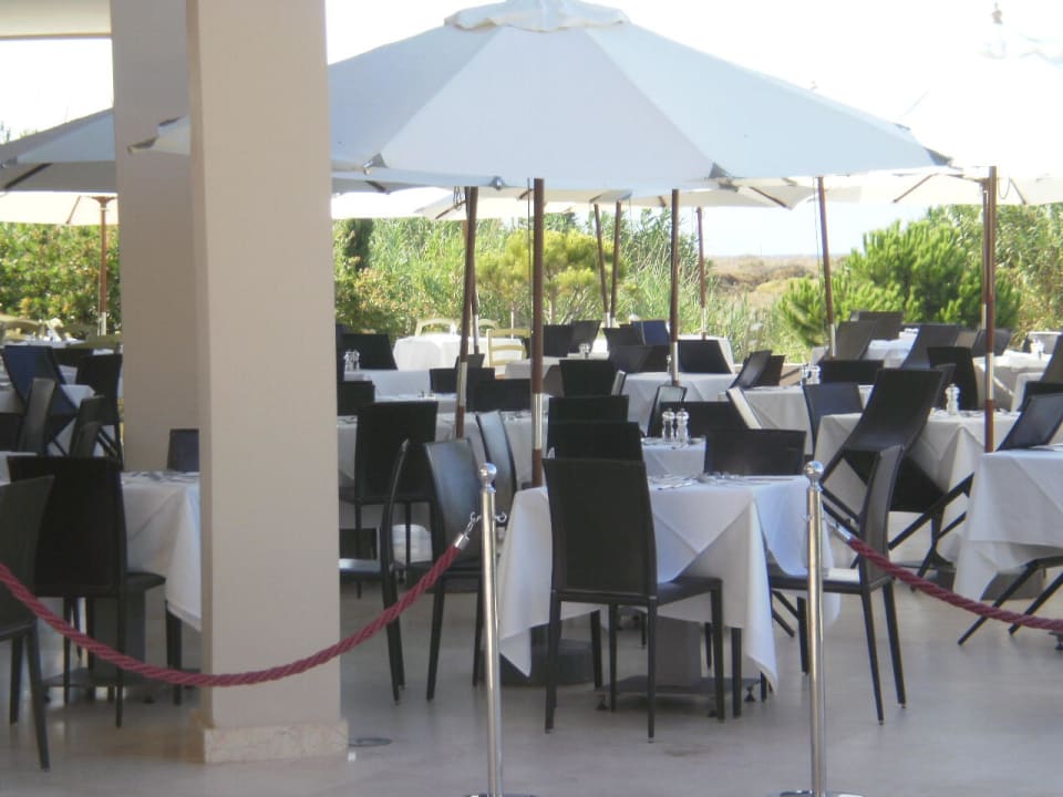 Restaurantterrasse für Abendessen gedeckt Atlantica Eleon Grand Resort, Tragaki