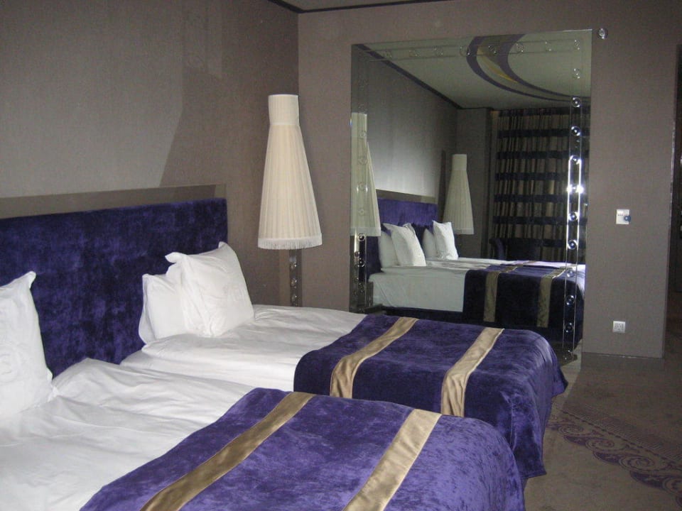 Die Betten mit riesigem Spiegel daneben Selectum Luxury Resort Belek