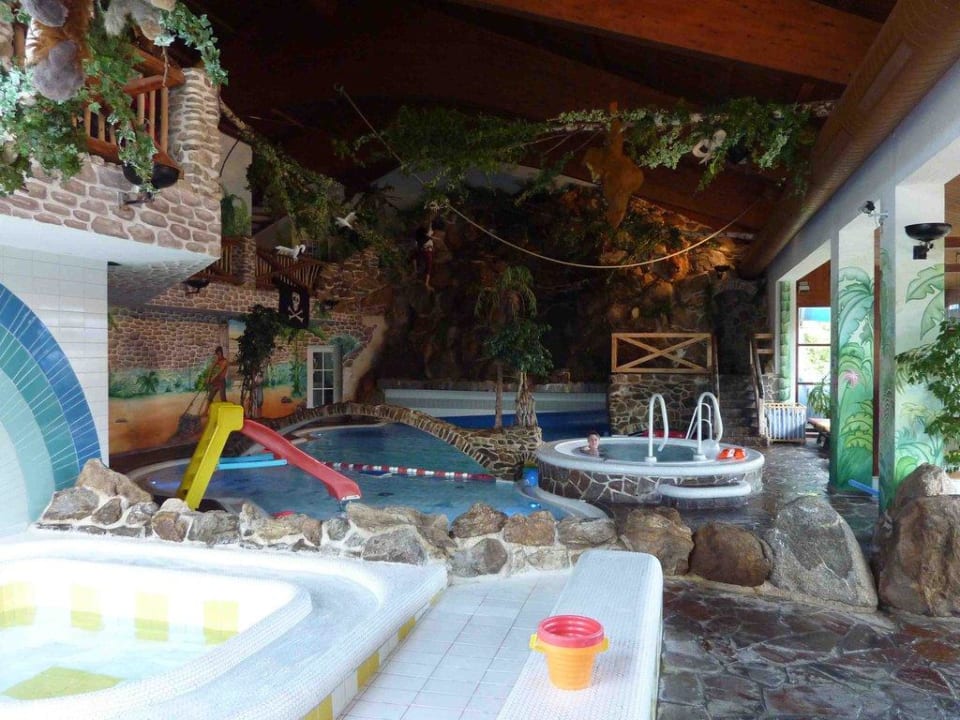 Whirlepool im Felsenbad ULRICHSHOF Nature · Family · Design