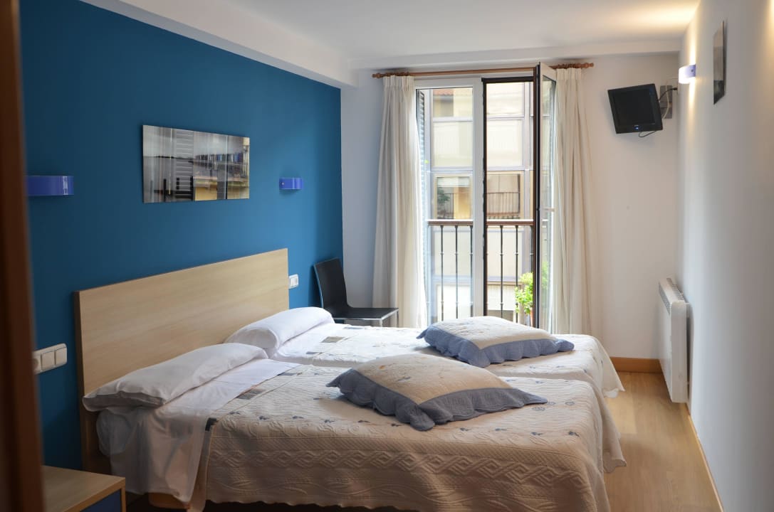 Habitación doble con baño privado y balcón Pension Joakina