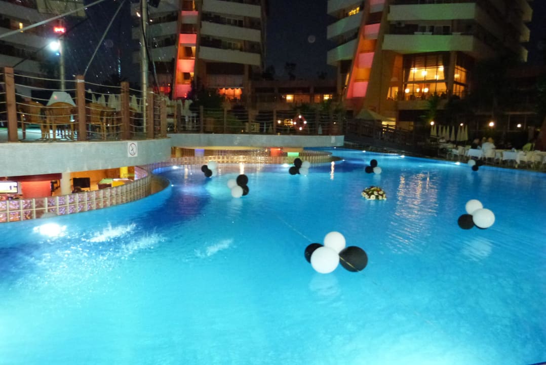 Pool am Gala-Abend Alaiye Resort & Spa