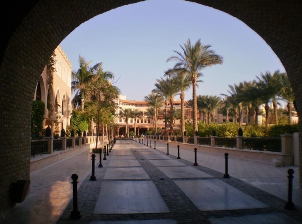 Tunneleinfahrt zum Haupteingang Makadi Spa - Adults only